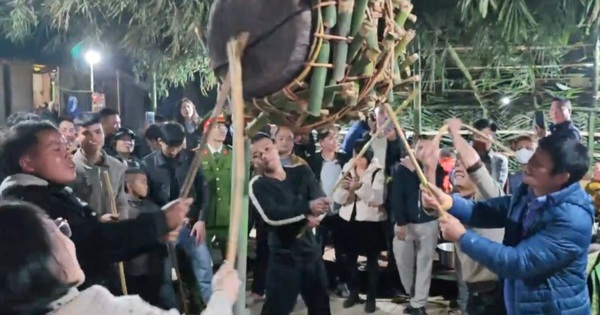 Strange custom in Quang Binh, in the spring, young men and women gather to break the drum face, then go into the forest together for what?