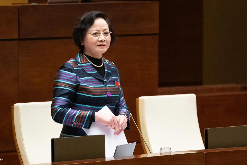 รัฐมนตรีว่าการกระทรวงมหาดไทย Pham Thi Thanh Tra กล่าวสุนทรพจน์ในช่วงการอภิปราย - ภาพ: Quochoi.vn