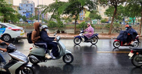 Heute Nachmittag herrscht in Ho-Chi-Minh-Stadt weiterhin für die Jahreszeit untypischer Regen.