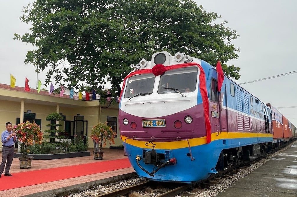 La construction de la ligne ferroviaire Lao Cai - Hanoi - Hai Phong, d'un coût de 8 milliards de dollars, devrait débuter à la fin de l'année.