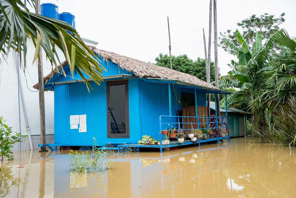 Las casas rurales aún pueden recibir huéspedes para experimentar la temporada de inundaciones en Tan Hoa.jpg