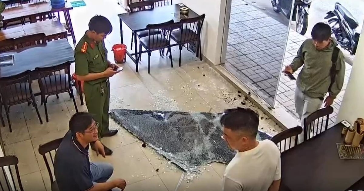 Teasing a girl and getting backlash, man smashes restaurant in HCMC