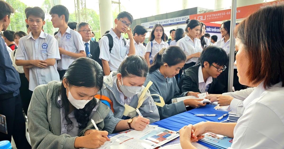 'Cấm dạy thêm học thêm có phải mất cần câu cơm không?'