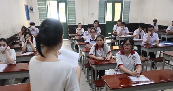 Quy định mới về dạy thêm, học thêm có hiệu lực; Viện trưởng một đại học xin thôi việc