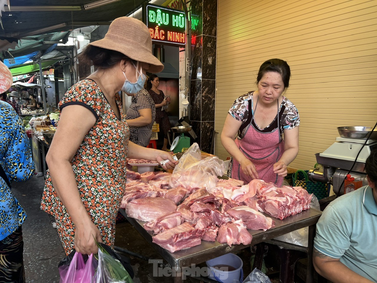 Los precios de la carne de cerdo siguen aumentando, los comerciantes esperan a los clientes foto 2