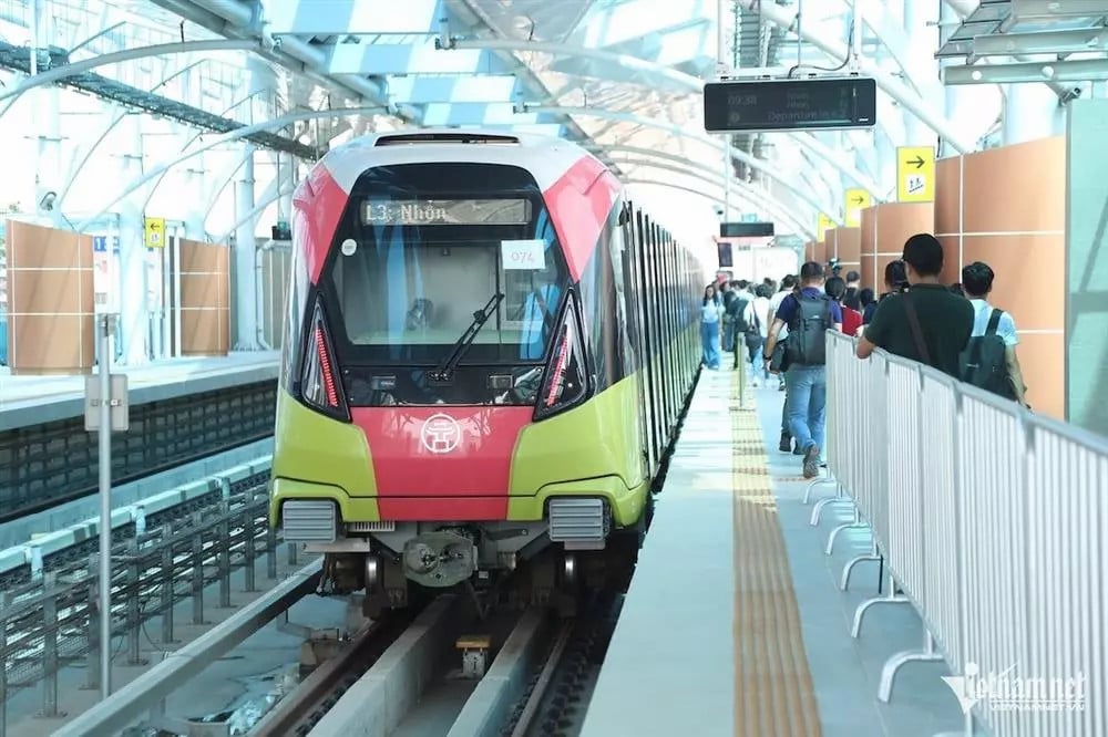 Después de 6 meses de funcionamiento, la estación de metro de Nhon - Hanoi atiende a casi 3,4 millones de pasajeros