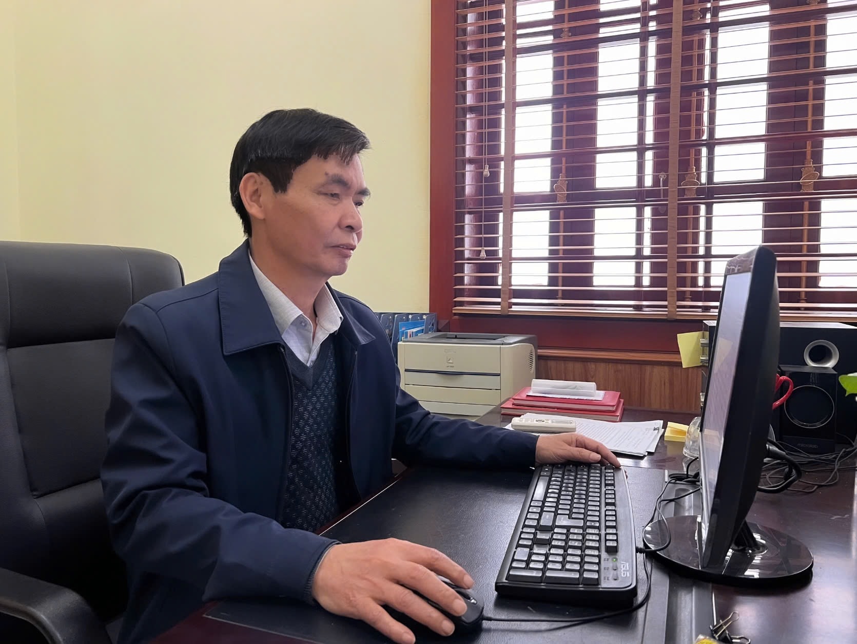 Le chef adjoint du Comité de mobilisation de masse du Comité du Parti du district de Thanh Mien demande une retraite anticipée