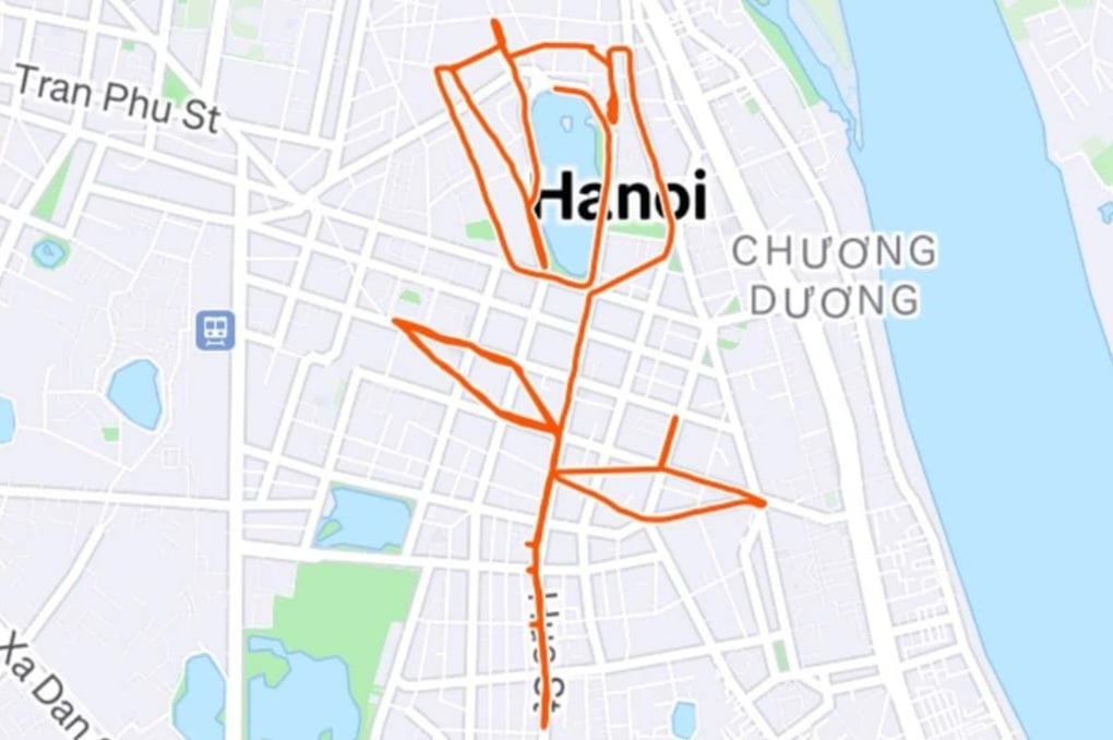 Người đàn ông ở Hà Nội chạy 14,02km vẽ hình bông hồng tặng vợ - 1