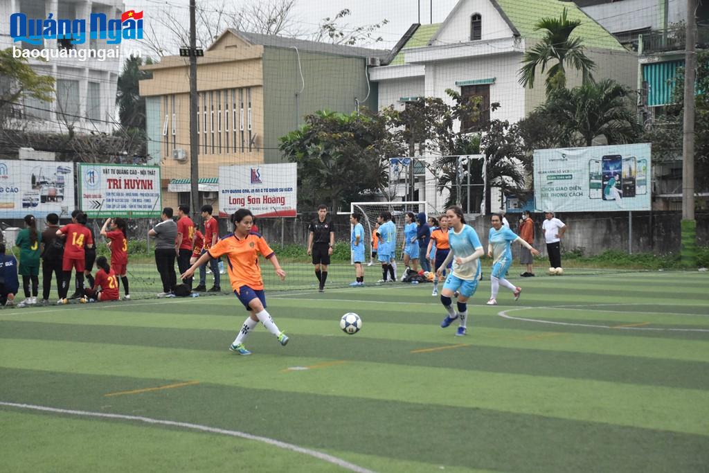 After the opening ceremony, the teams competed in women's football.