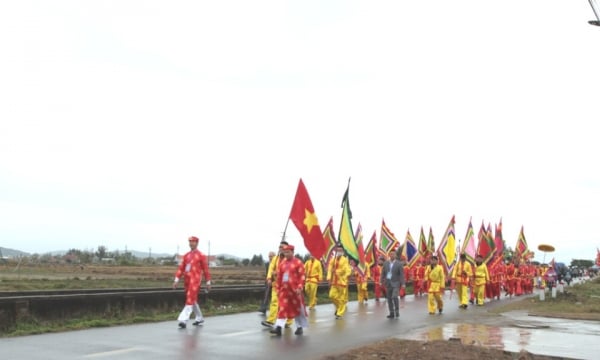 Exciting Van Ninh communal house festival