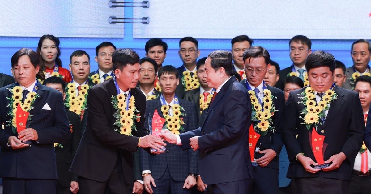 Vietnam Trade Union honors 95 exemplary workers who are party members