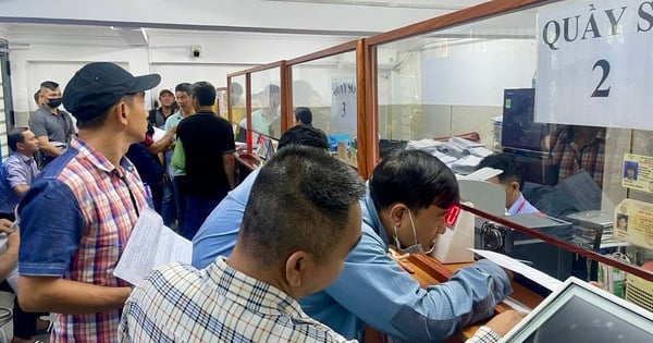 Ho Chi Minh City residents rush to change their driving licenses