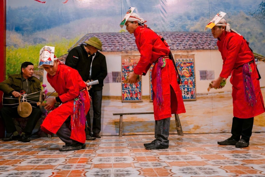 Pratique de la cérémonie d'initiation du peuple Dao Thanh Phan, commune de Quang Son, Hai Ha