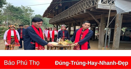 Nachstellung eines Ausschnitts aus dem King Gong Boọc Mây-Ritual der thailändischen Volksgruppe in der Provinz Thanh Hoa