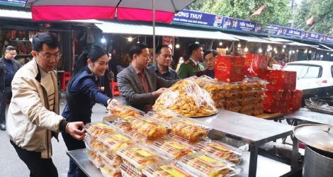 Hanoi vérifie minutieusement la sécurité alimentaire pendant la période des fêtes