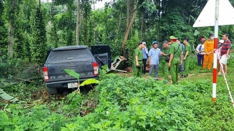 Poursuite contre le conducteur d'une voiture qui a été testé positif à la drogue et a tué trois personnes d'une famille à Dak Lak, photo 1