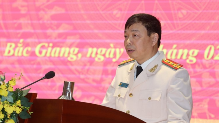 Colonel Nguyen Quang Vinh - new Director of Bac Giang Provincial Police Department gave a speech accepting the assignment.