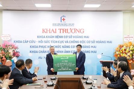 Vietcombank acompaña al Hospital Universitario Médico de Hanoi