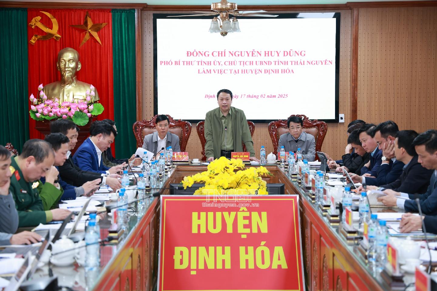 Chairman of the Provincial People's Committee directed to remove difficulties and promote socio-economic development of Dinh Hoa district