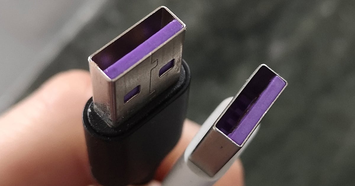 Tại sao một số cổng USB có màu tím?