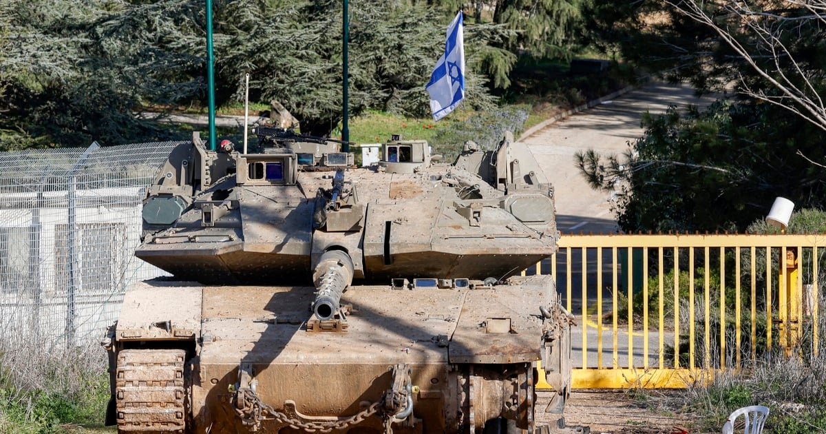 Israel withdraws most troops from Lebanon by deadline