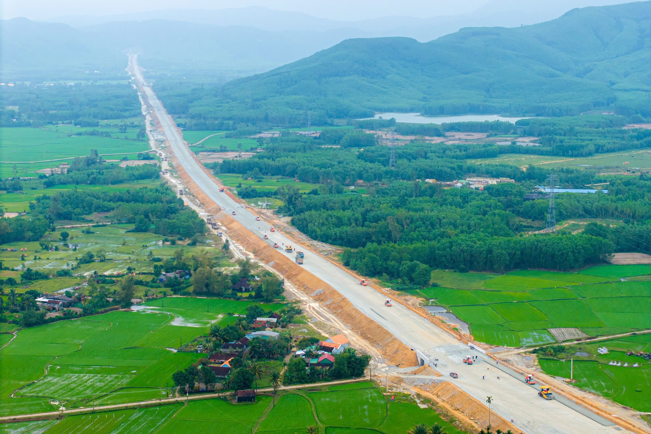 Cao tốc Quảng Ngãi - Hoài Nhơn ra sao sau chuyến thị sát của Thủ tướng?- Ảnh 1.