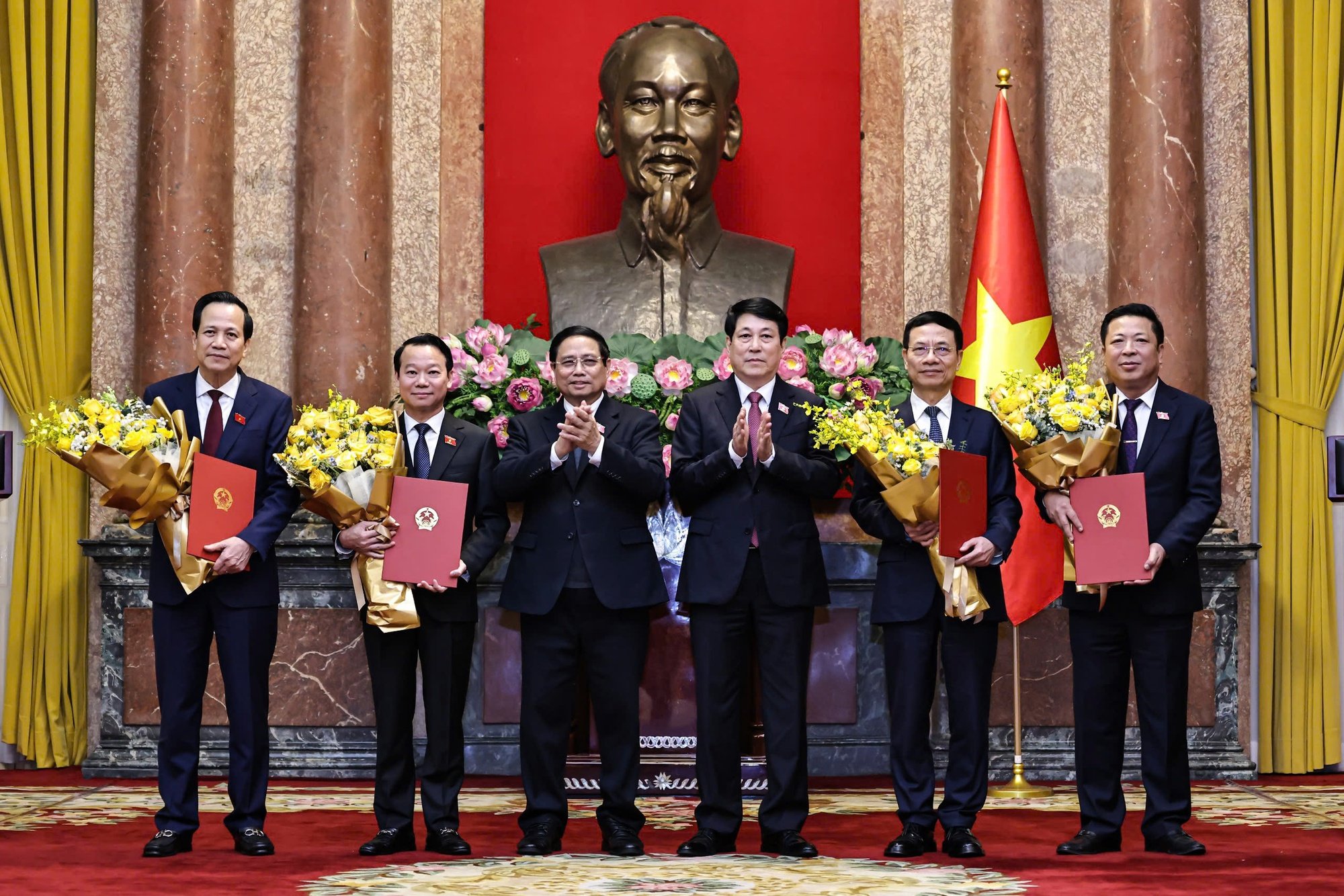 Le président Luong Cuong présente les nominations des vice-Premiers ministres et des ministres