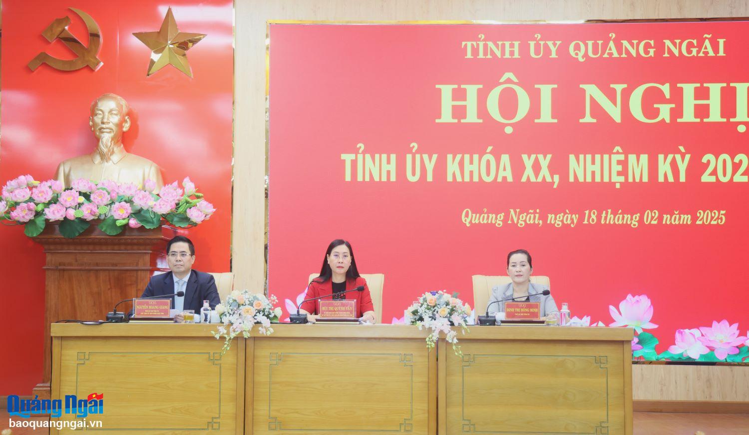 Các đồng chí Thường trực Tỉnh ủy chủ trì hội nghị.