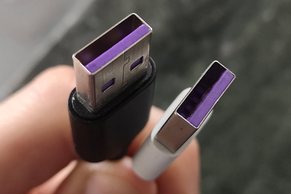 Tại sao một số cổng USB có màu tím?- Ảnh 1.