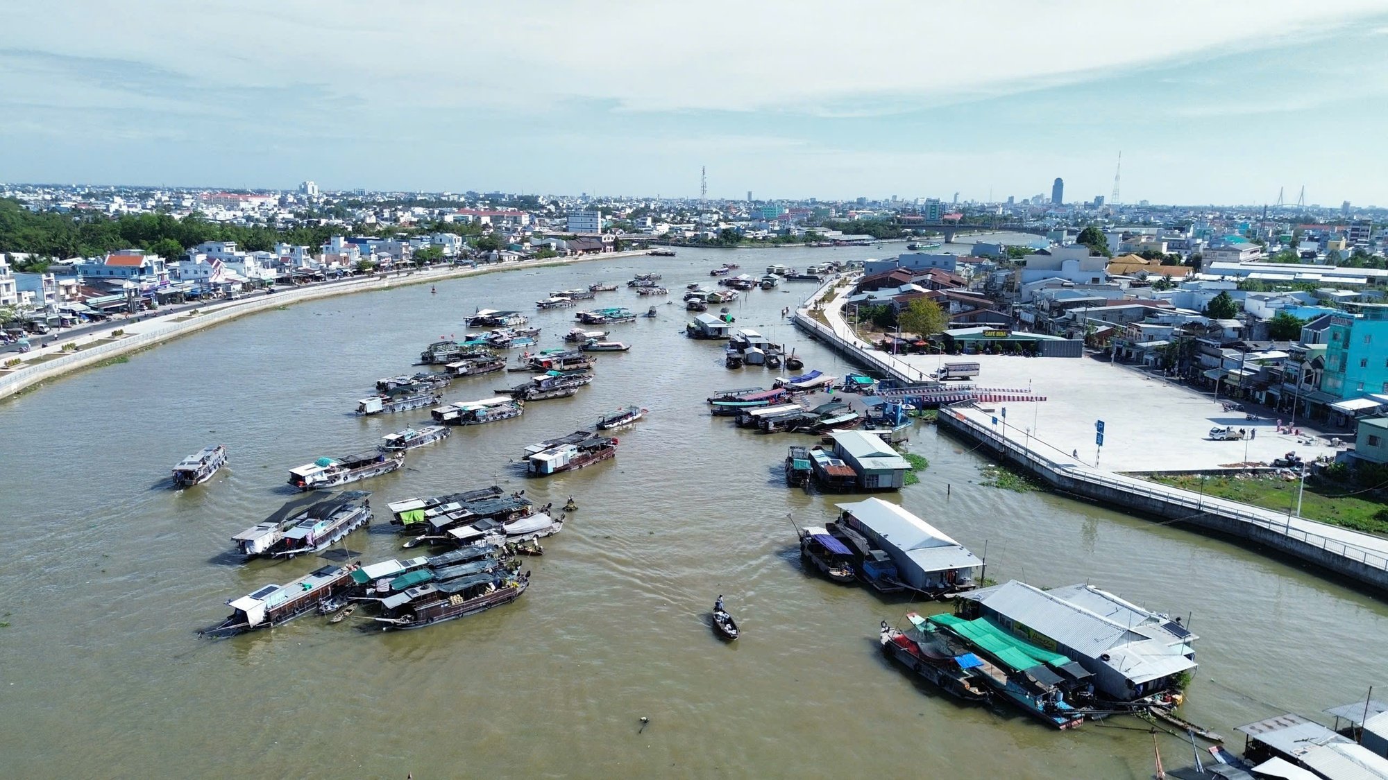 Kiểm tra điểm dừng chân, tàu du lịch chợ nổi Cái Răng sau vụ nhiều du khách rơi sông- Ảnh 1.