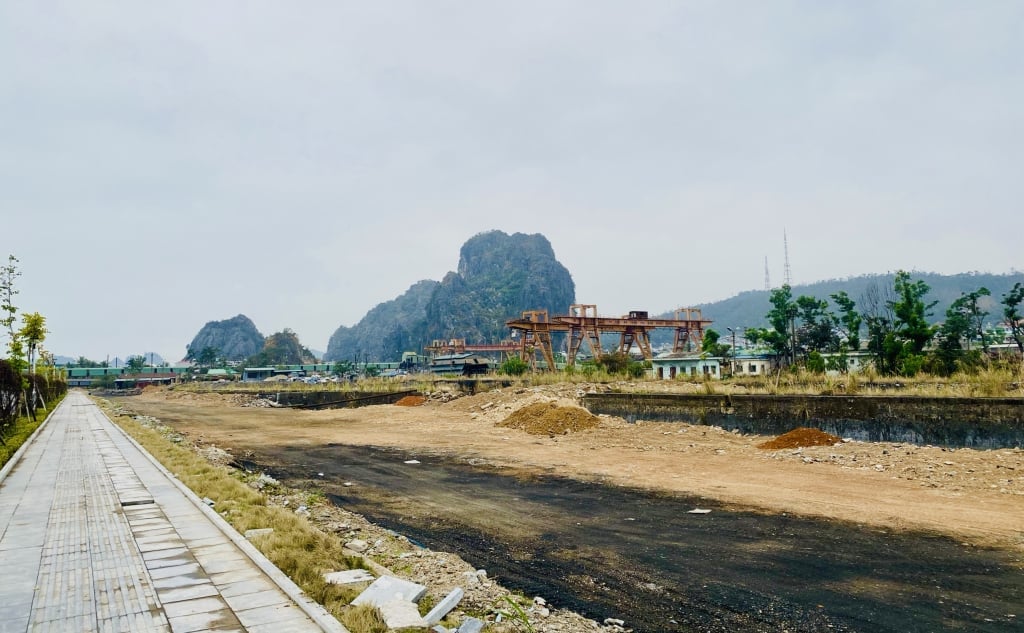 Le projet de construction d'infrastructures techniques pour l'hôpital général provincial et d'établissements médicaux et éducatifs de haute qualité dans la région de Nam Cau Trang (ville d'Ha Long) se heurte à des problèmes d'acquisition de terrains.