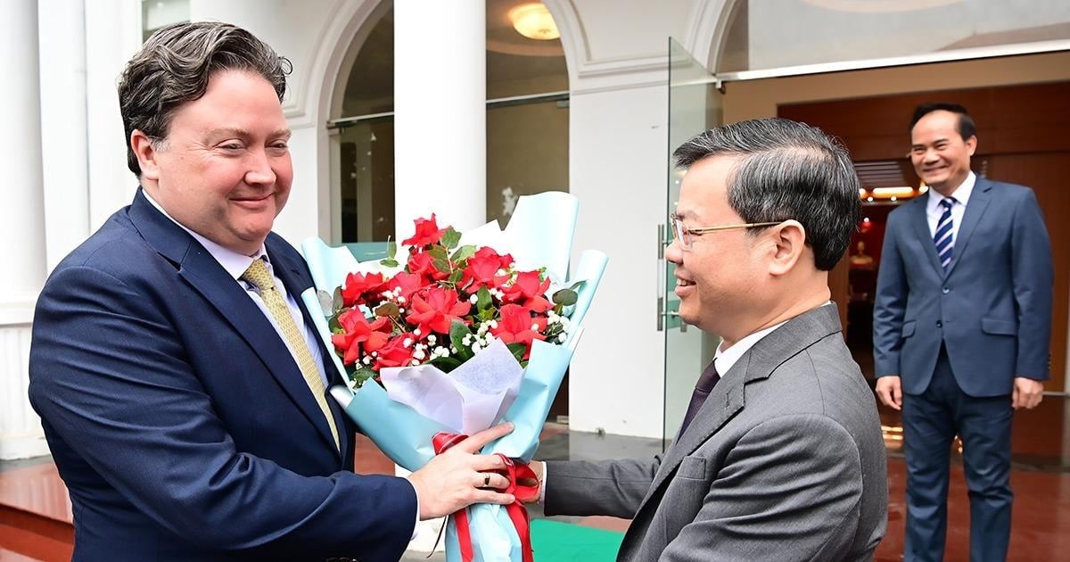 Delegation from the US Embassy in Hanoi visited and worked in Tuyen Quang