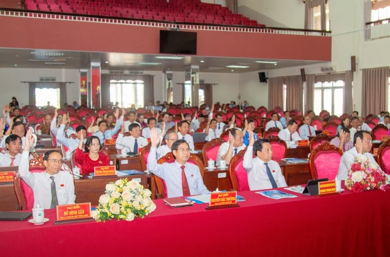 Der Volksrat der Provinz Vinh Long hat dem Plan zur Neuorganisation des Volkskomitees der Provinz zugestimmt. Foto Tan Tan/BVL