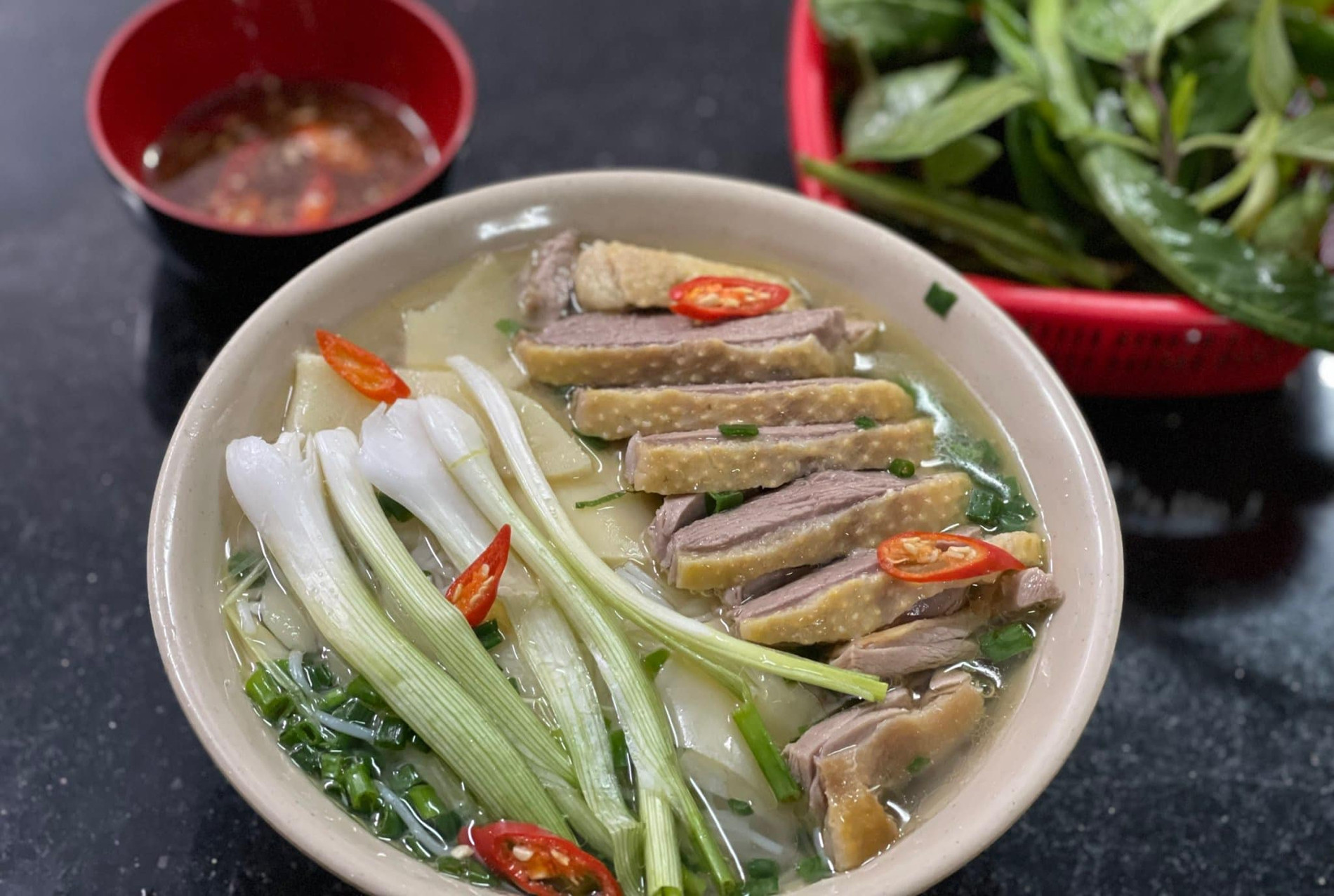 Top 5 delicious duck noodle shops in Hanoi, diners can eat for many years without getting bored