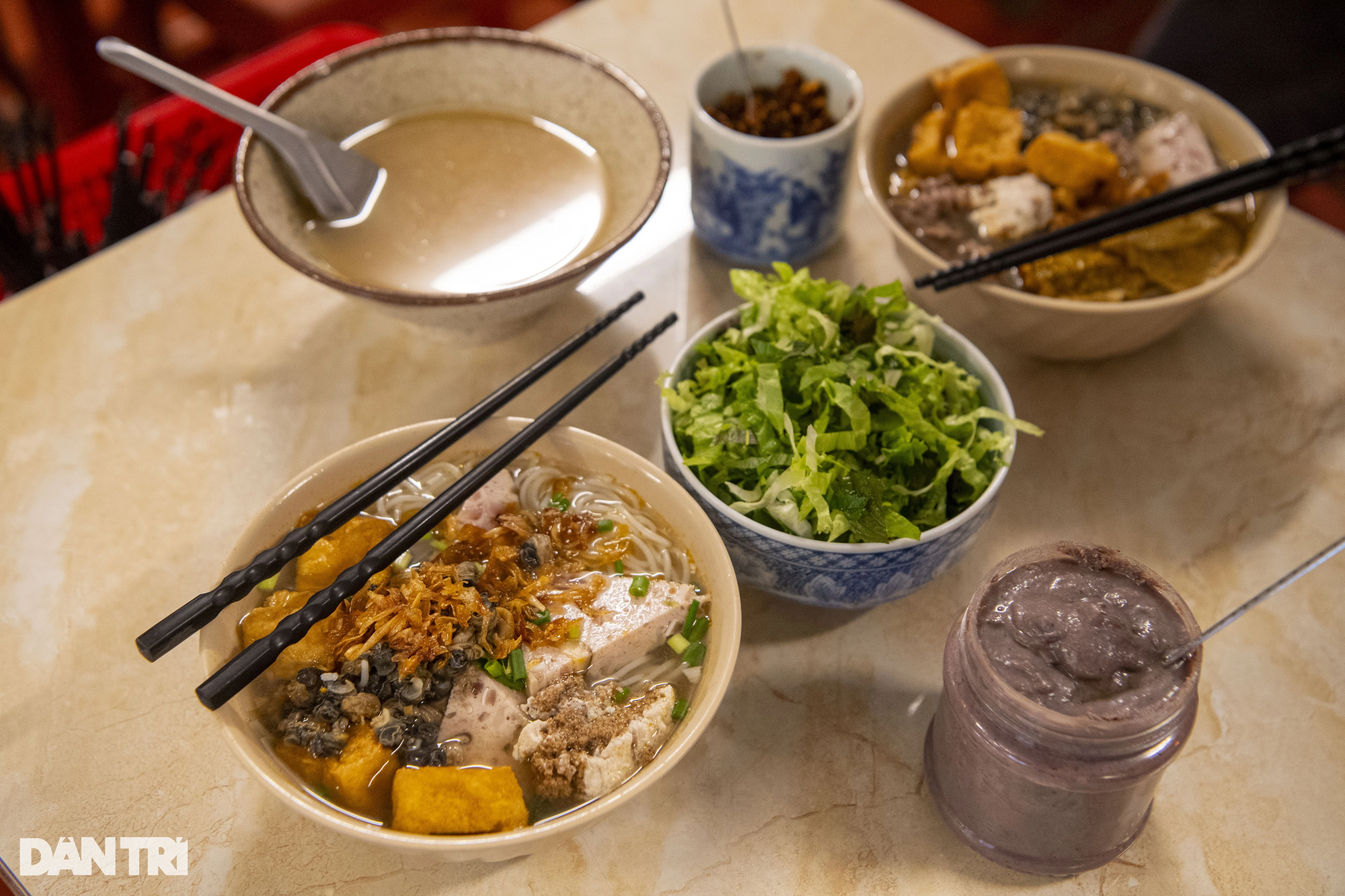 'Noble' vermicelli soup restaurant decorated with piano to welcome customers, prices from only 35,000 VND