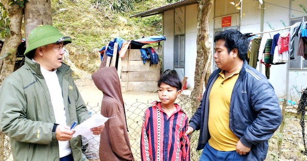 Über Wälder und Berge, um die Schüler zurück zur Schule zu bringen