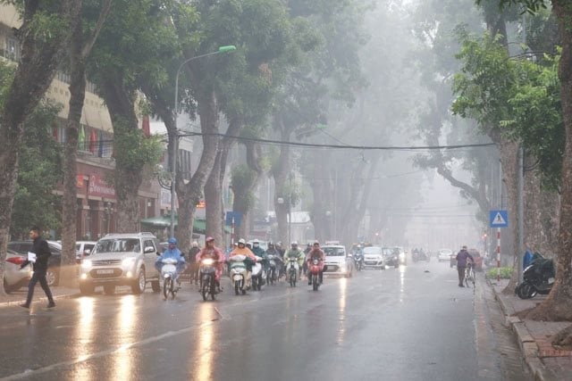 Trung tâm Khí tượng: Đợt không khí lạnh kèm đặc sản nồm ẩm miền Bắc lần này kéo dài đến khi nào? - Ảnh 1.