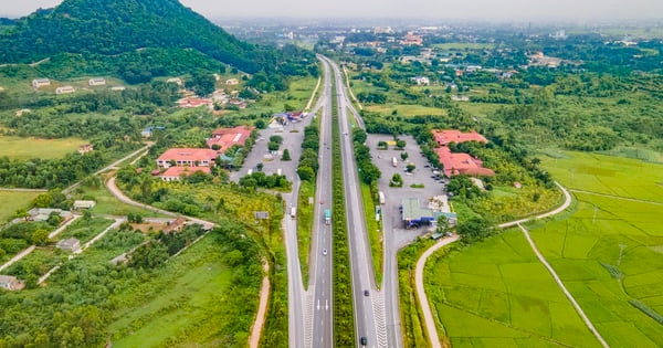 Réparations périodiques sur de nombreuses sections de l'autoroute Noi Bai à la fin du mois de février 2025