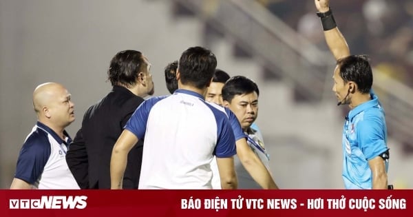 Trọng tài sai rành rành vẫn được khen đúng, V.League phải học Ngoại Hạng Anh