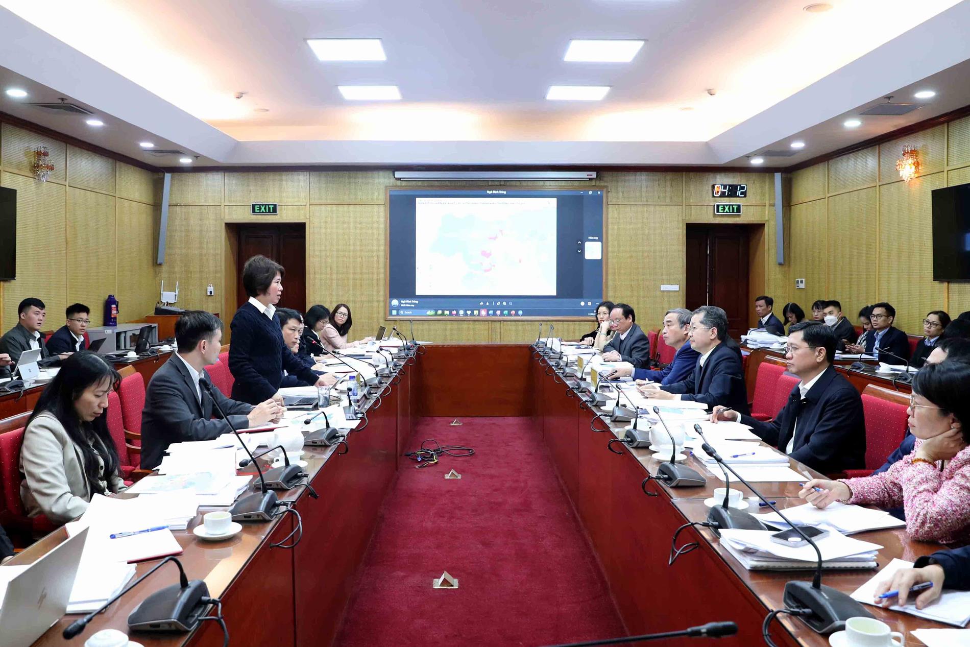 La vice-ministre Nguyen Thi Bich Ngoc rencontre la ville de Da Nang pour discuter du centre financier et de la zone de libre-échange