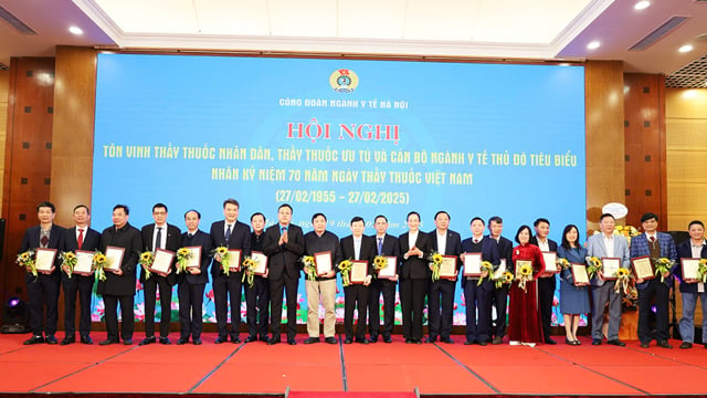 Hanoi honors 227 outstanding medical staff