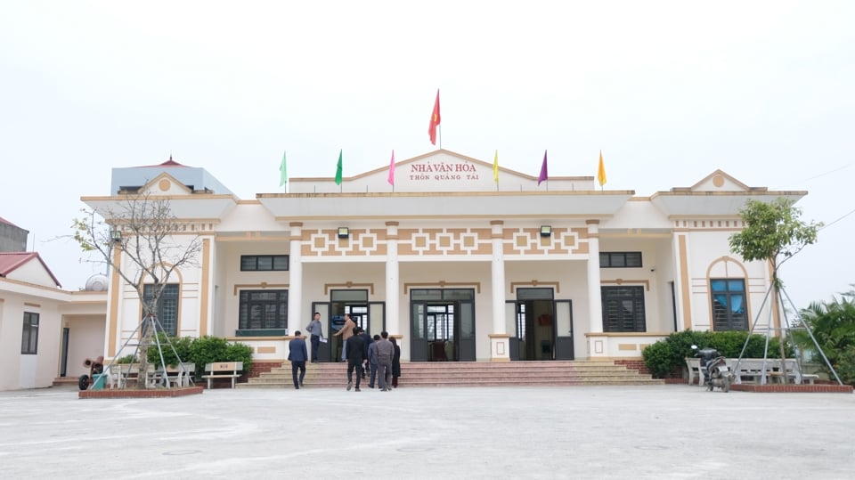 Spacieuse maison culturelle du village dans la commune de Trung Tu (district d'Ung Hoa).