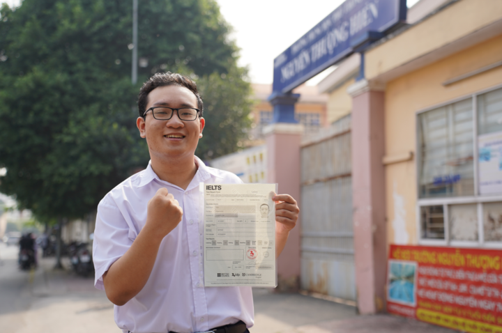 Đăng Khoa - học viên IELTS Fighter, học sinh lớp 12 trường THPT Nguyễn Thượng Hiền, đạt IELTS 7.5 - dự định dùng điểm số này để xét tuyển đại học.