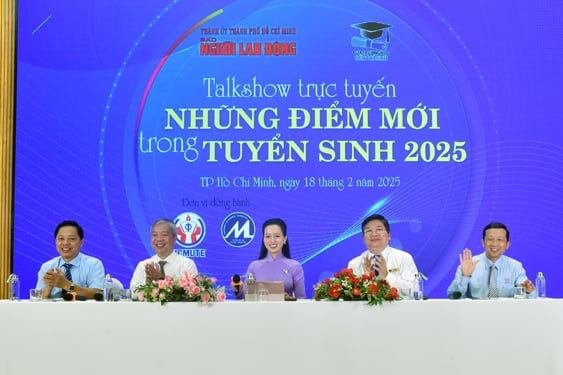 Các chuyên gia, đại diện các trường đại học tham dự chương trình talkshow trực tuyến tại Báo Người Lao Động Ảnh: TẤN THẠNH