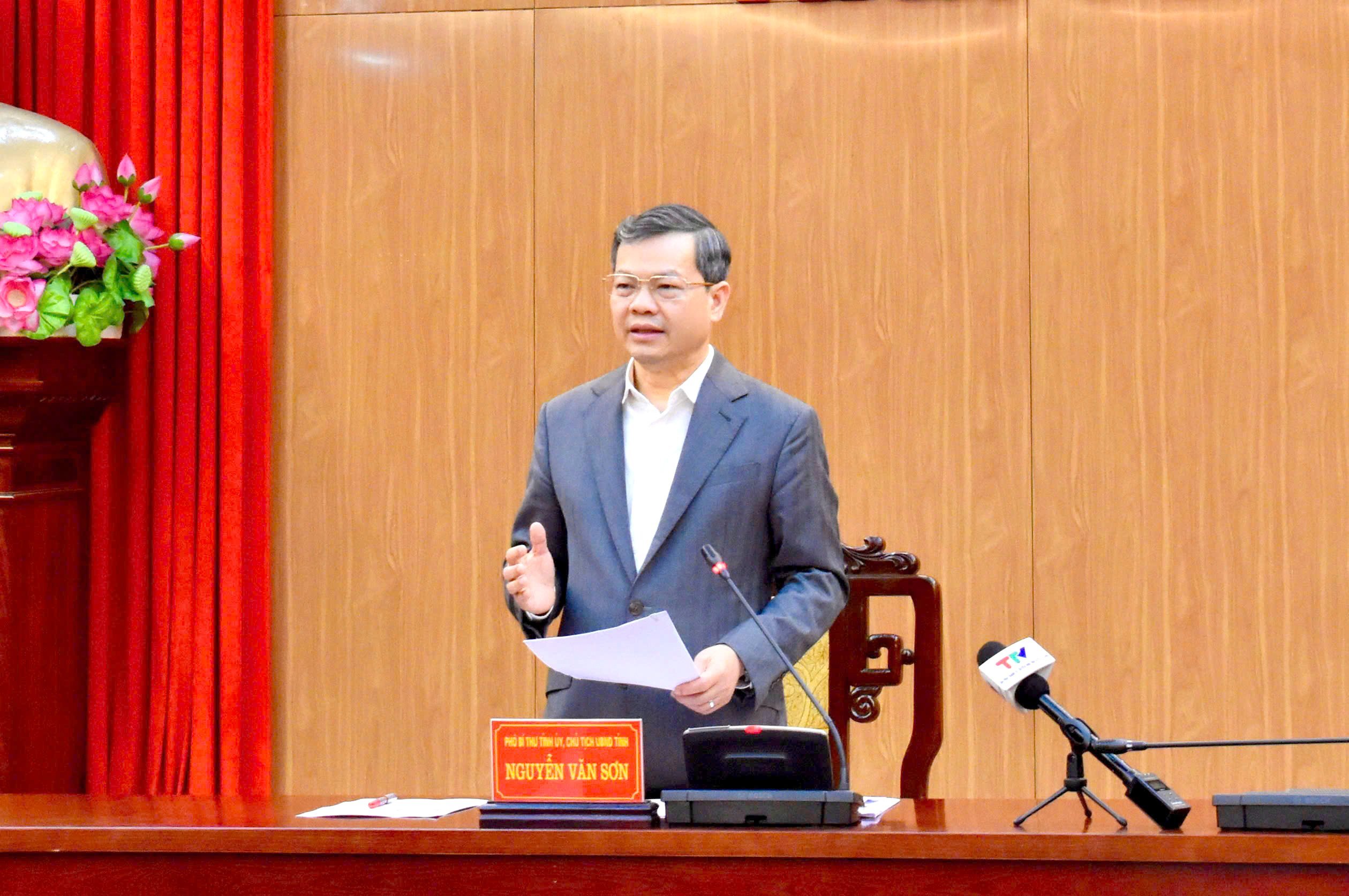 Provincial People's Committee holds regular meeting in February 2025