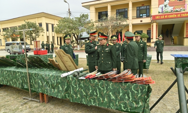 Comprobación del trabajo de preparación para la formación en 2025 en la Guardia Fronteriza de Quang Ninh