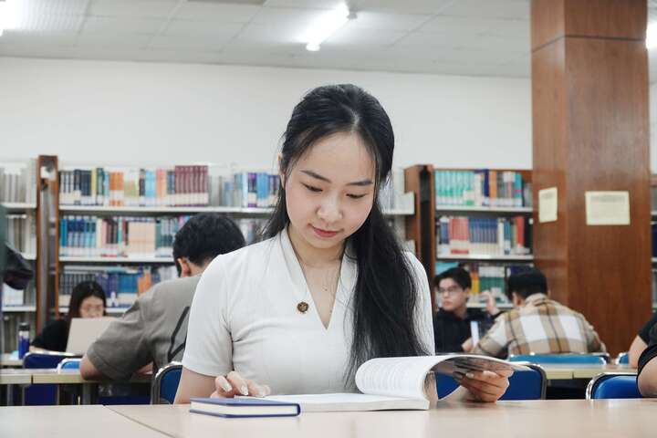 Trieu Man établit un record du temps le plus rapide pour postuler à une bourse à l'Université internationale. (Photo : NVCC)