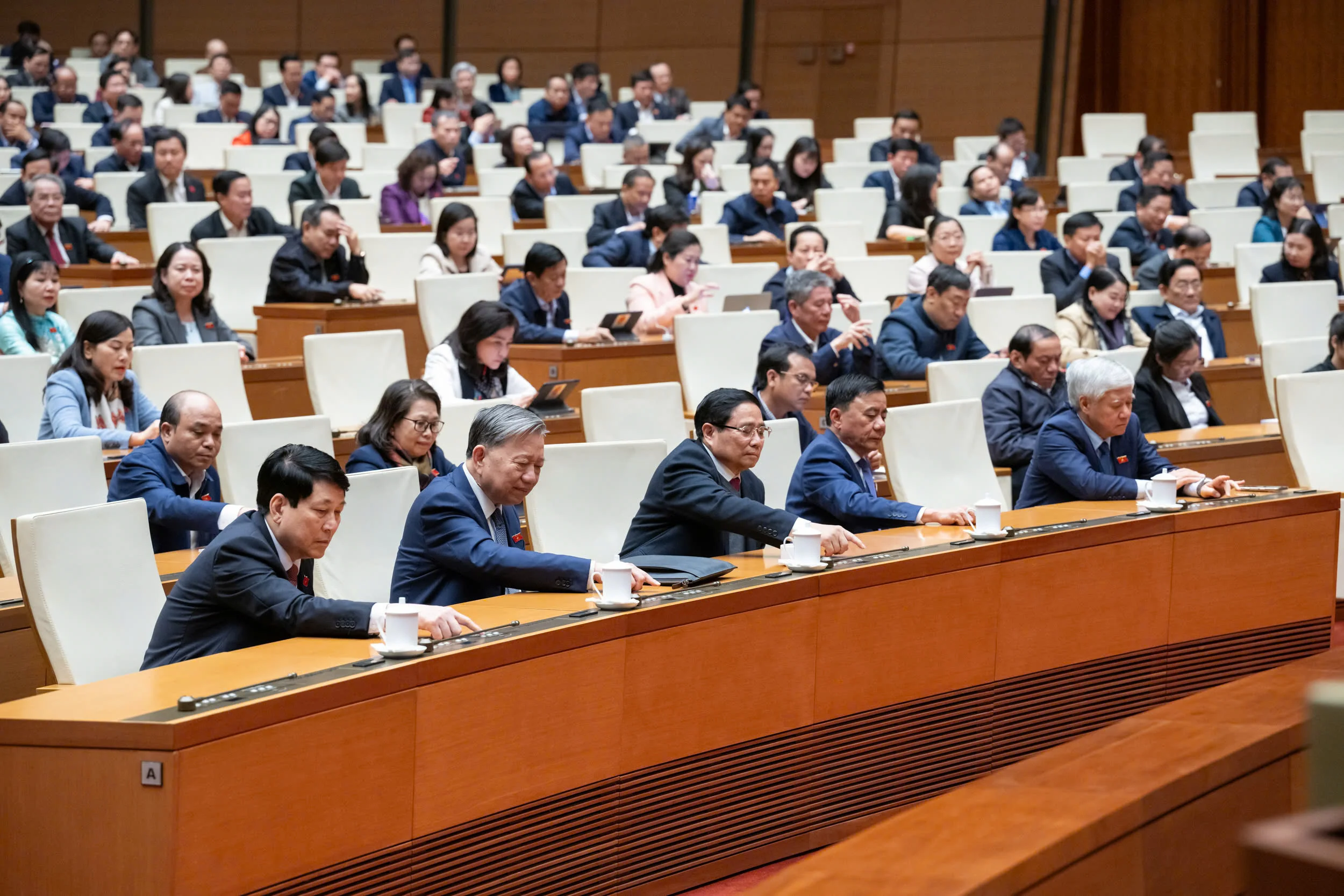 국회, 폐회회의 열고 원전사업 특별조치법 확정