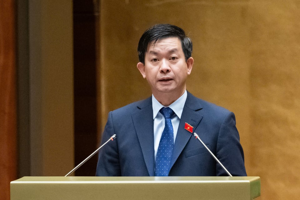 Secretary General of the National Assembly - Head of the National Assembly Office Le Quang Tung presented the Report on explanation, acceptance and revision of the draft Resolution - Photo: Quochoi.vn