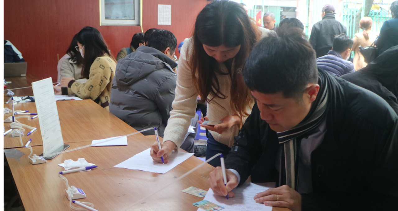 Vermeiden Sie Warteschlangen, Einwohner von Hanoi können Führerscheine in Bezirken umtauschen